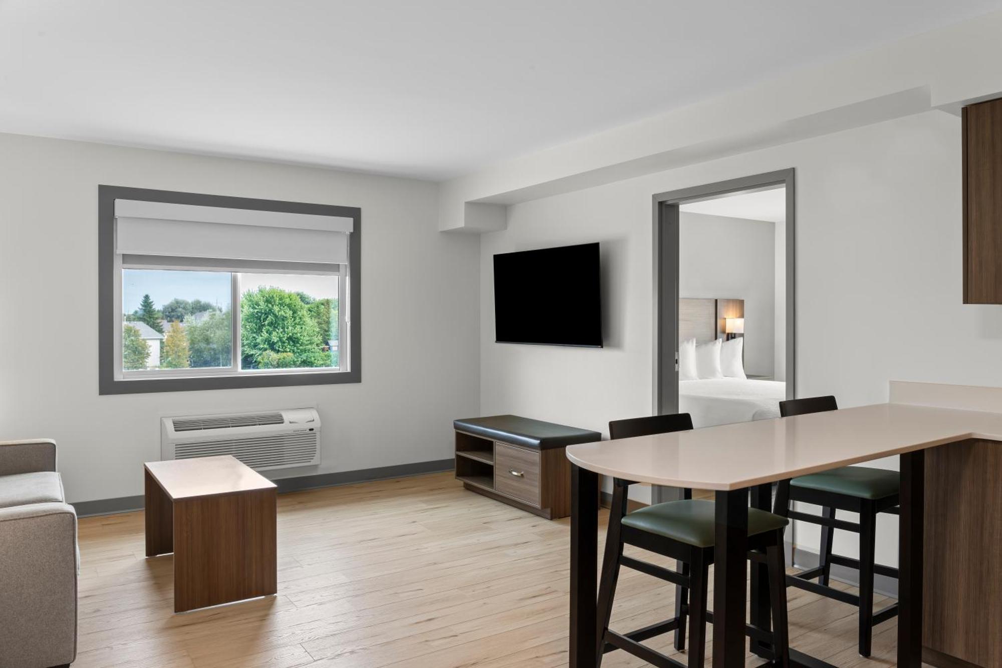 Days Inn By Wyndham Steinbach Bagian luar foto