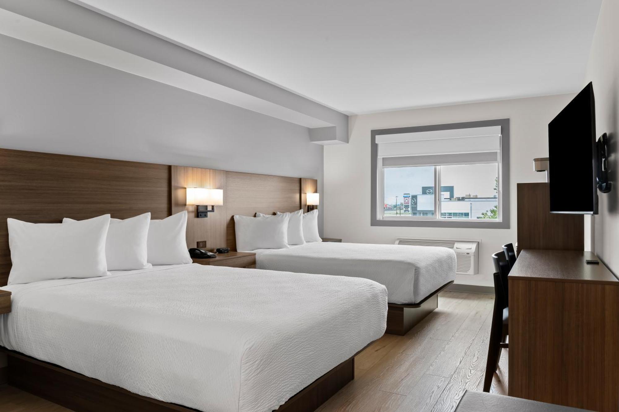 Days Inn By Wyndham Steinbach Bagian luar foto