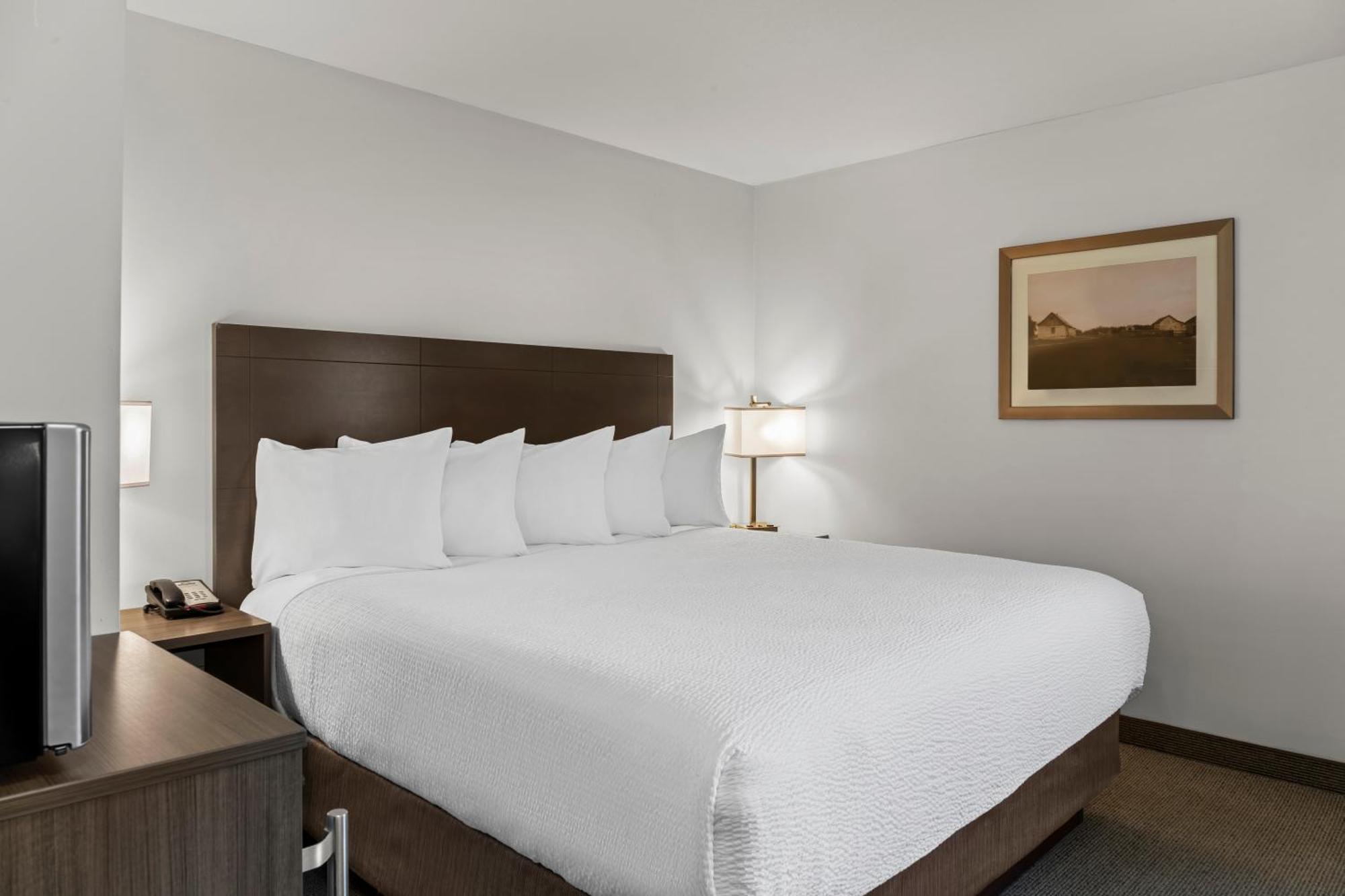 Days Inn By Wyndham Steinbach Bagian luar foto