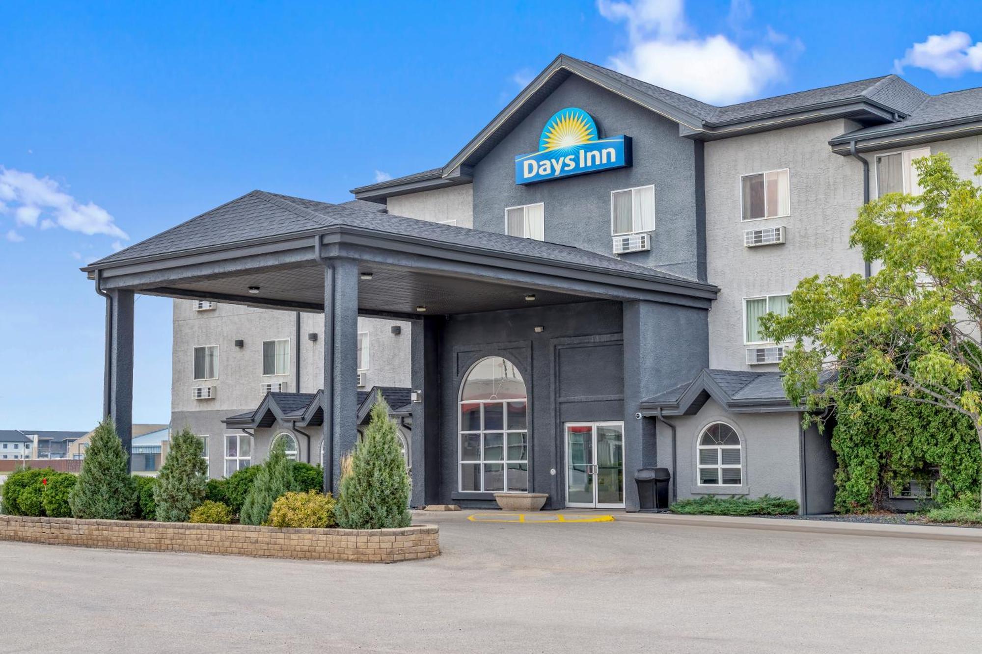 Days Inn By Wyndham Steinbach Bagian luar foto