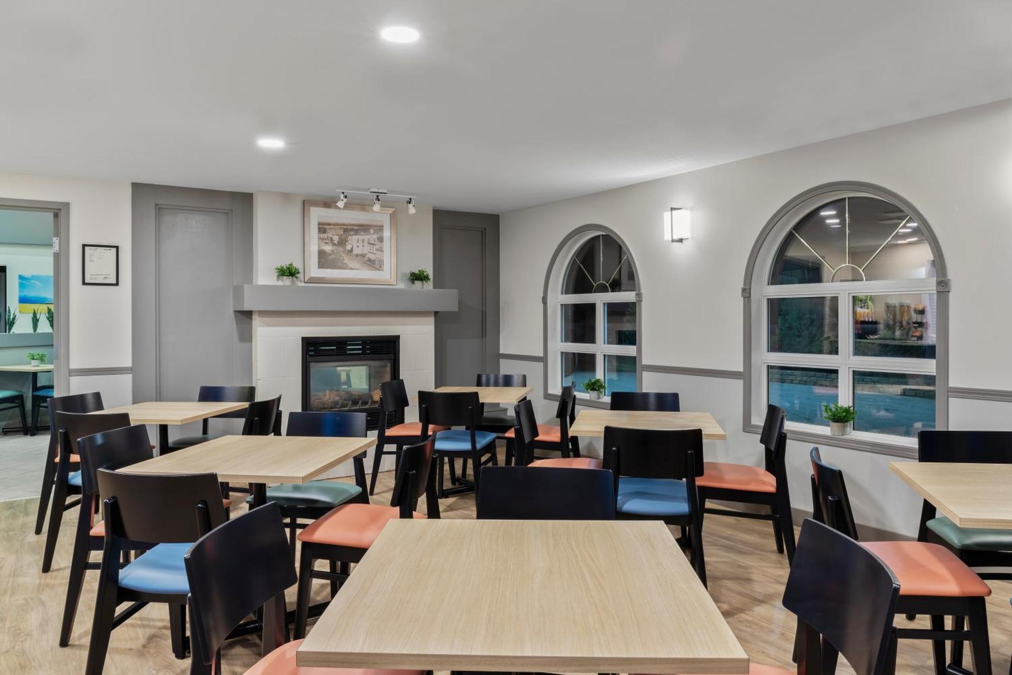 Days Inn By Wyndham Steinbach Bagian luar foto