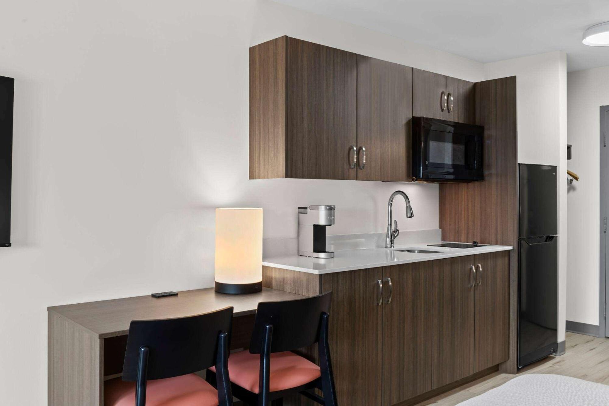 Days Inn By Wyndham Steinbach Bagian luar foto