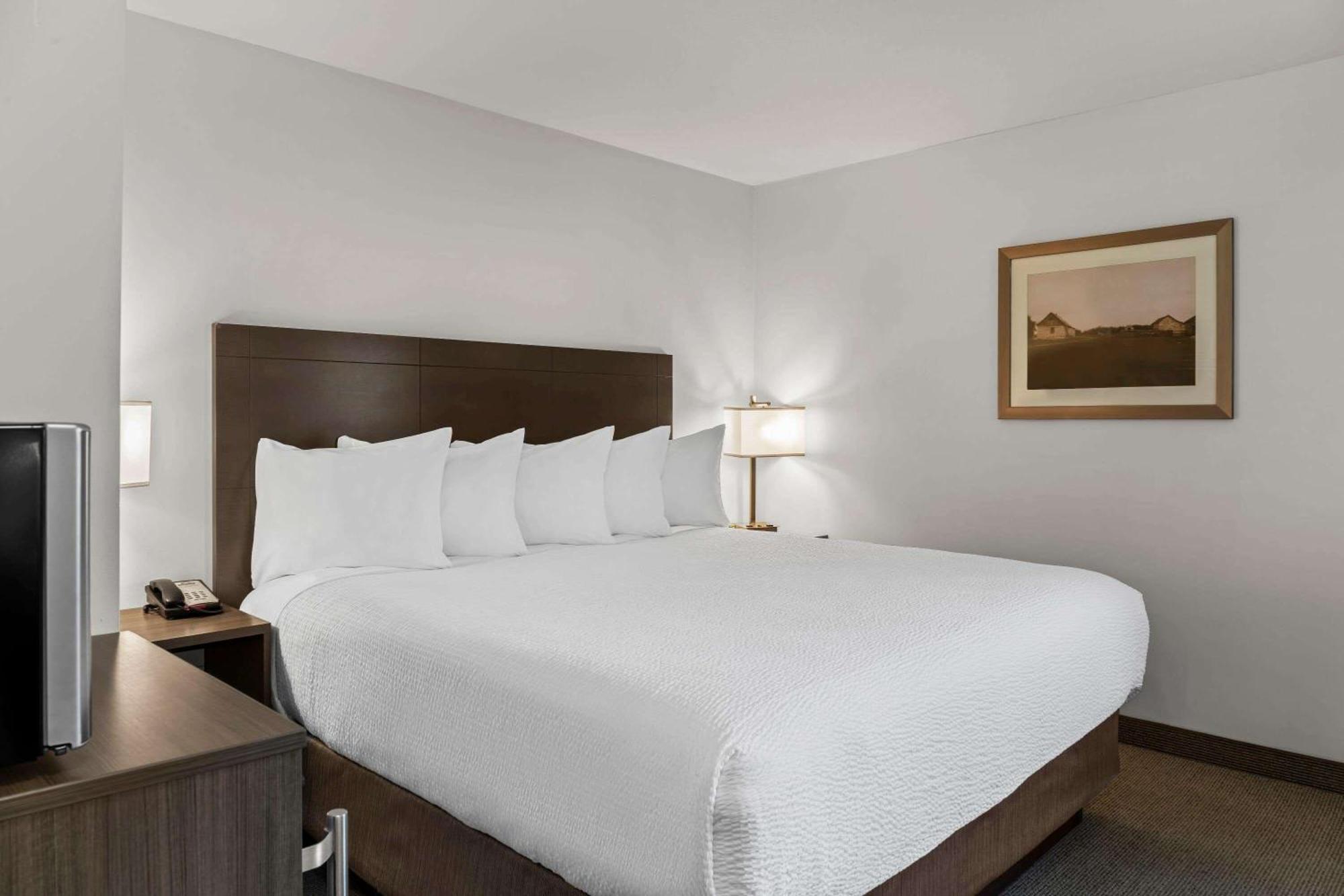 Days Inn By Wyndham Steinbach Bagian luar foto