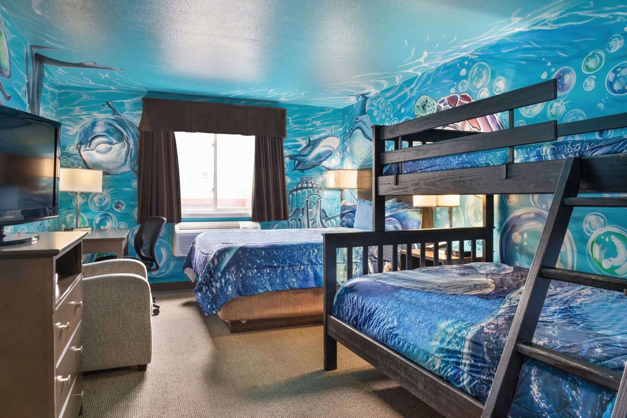 Days Inn By Wyndham Steinbach Bagian luar foto