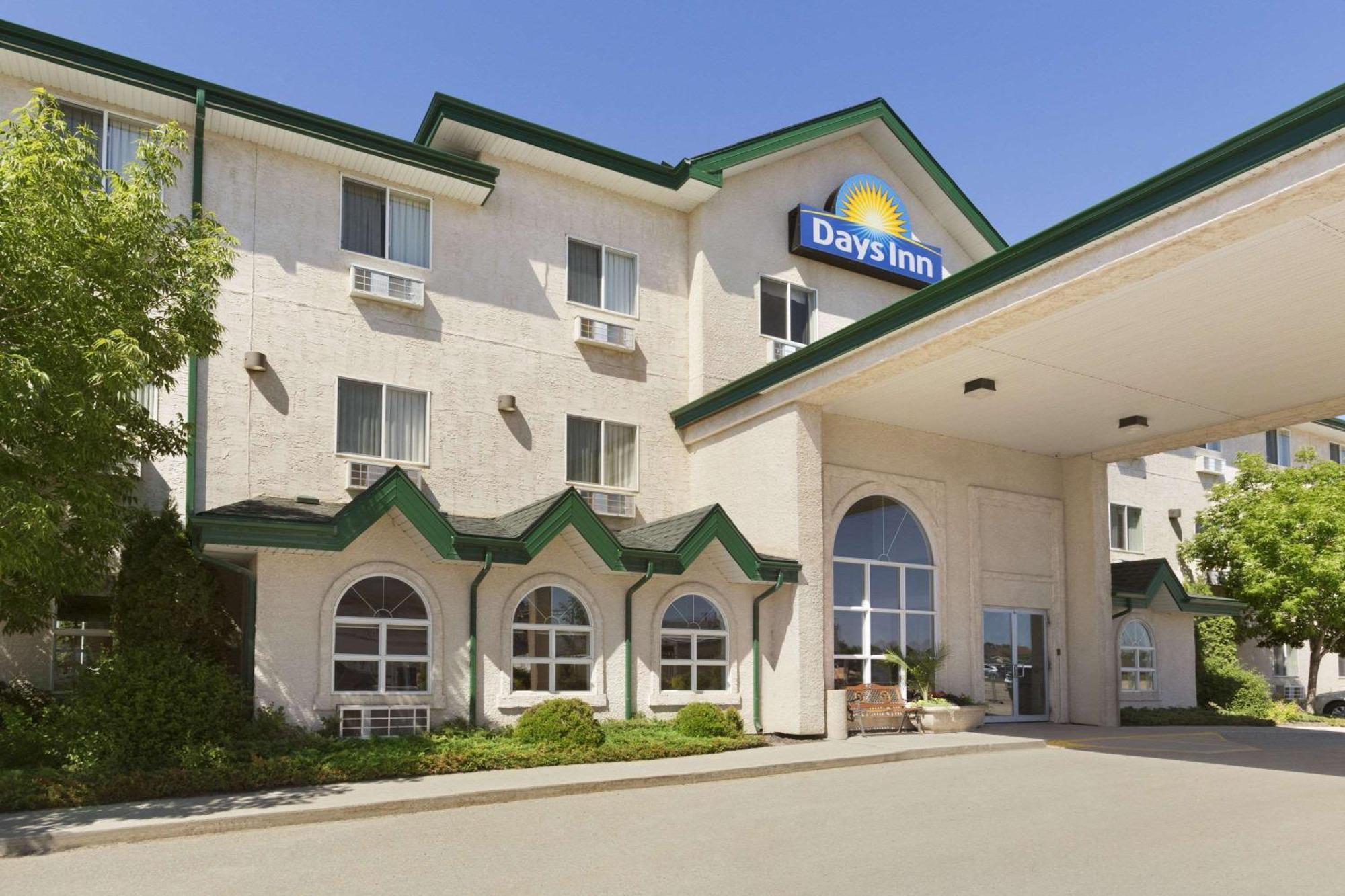 Days Inn By Wyndham Steinbach Bagian luar foto